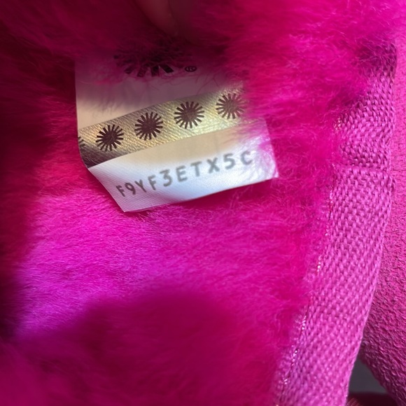 UGG Classic Mini II Shearling Boot - Picture 12 of 17